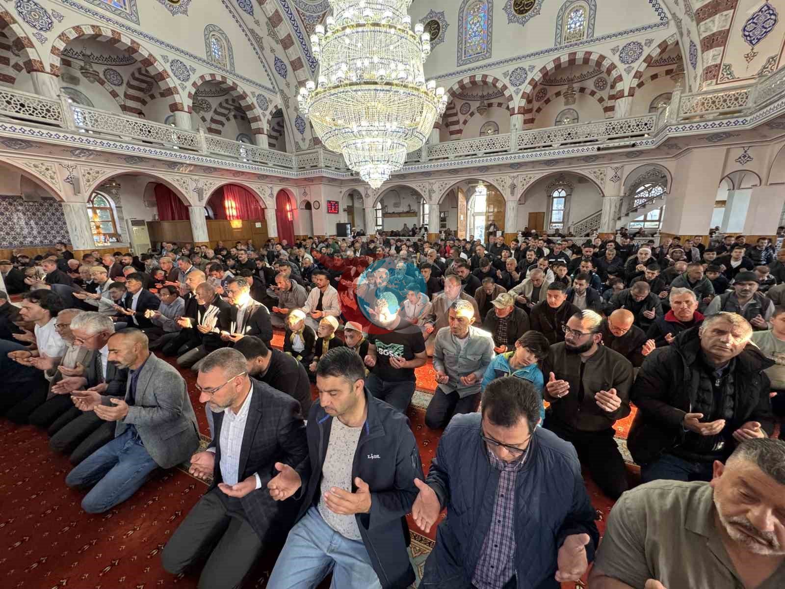Kulu'da Bayram Namazında Camiler Doldurdu