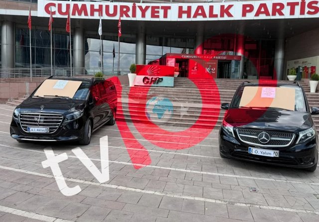 Kılıçdaroğlu harekete geçti! Lüks araçlar CHP Genel Merkezi önünde satışa çıkartıldı - Resim: 0