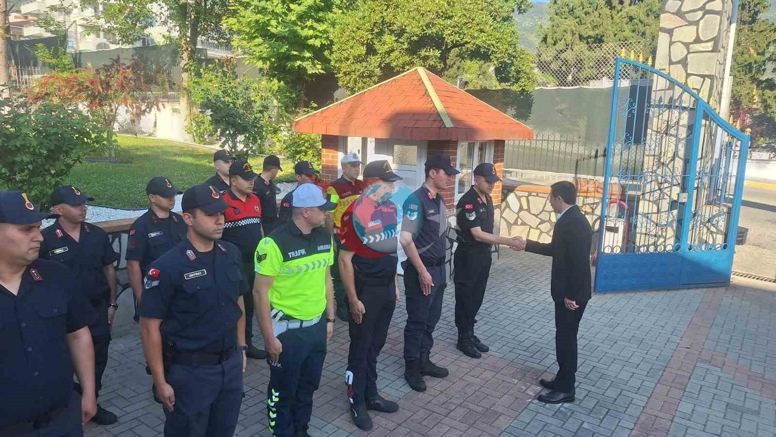 Kaymakam Polat, bayram mesaisindeki personeli yalnız bırakmadı