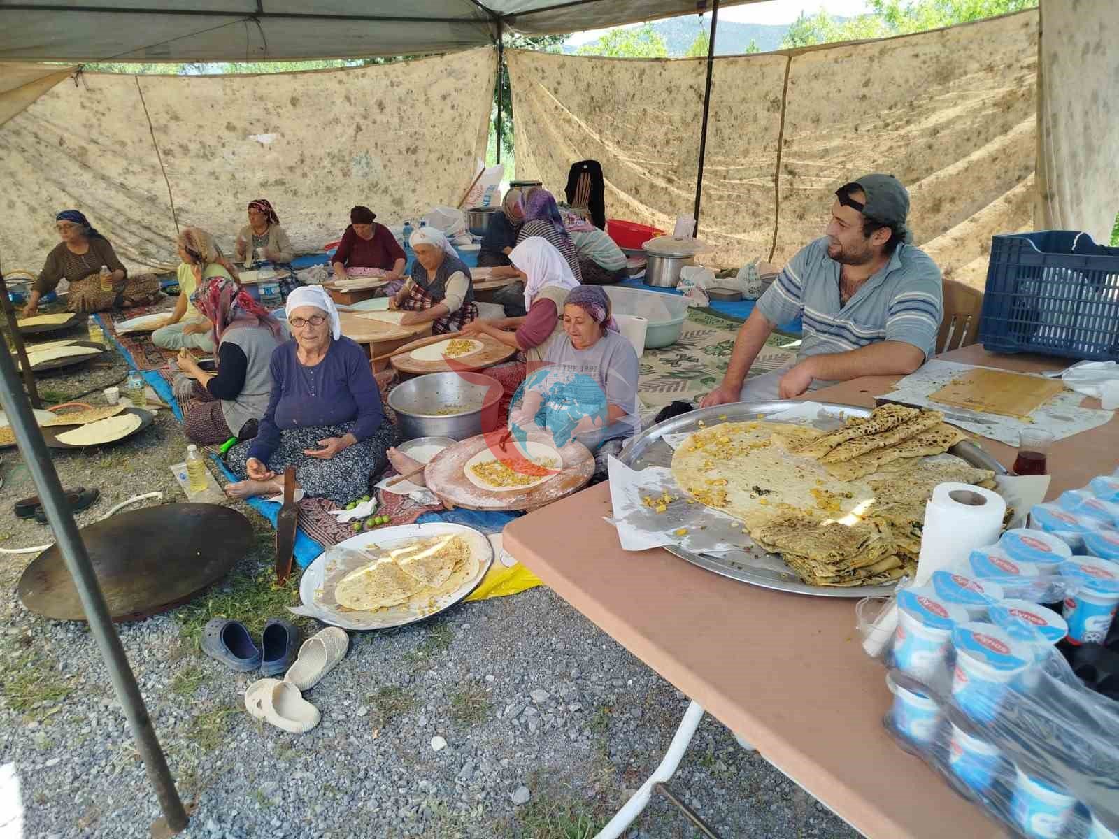 Yunus Pınarı Mezarlığında Anlamlı Bayram Buluşması