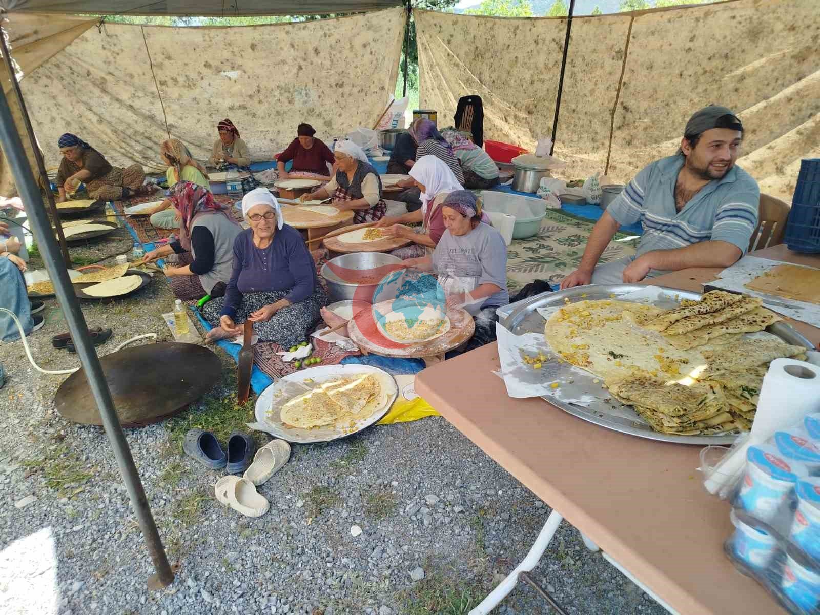 Yunus Pınarı Mezarlığında geleneksel bayram buluşması
