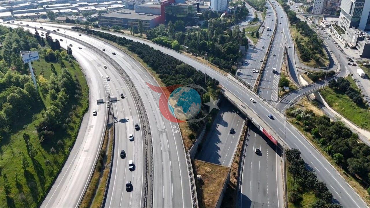 İstanbul'un Bayramda Boş Kalan Yolları Havadan Görüntülendi