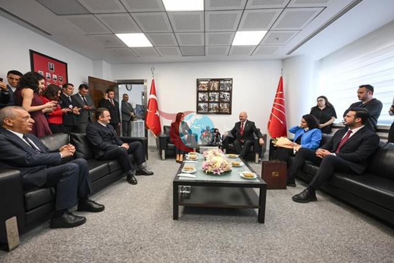 Siyosiy partiyalarning bayram dasturi boshlandi. 3 bayramdan so'ng AK Partiya va CHPdan birinchi tashrif