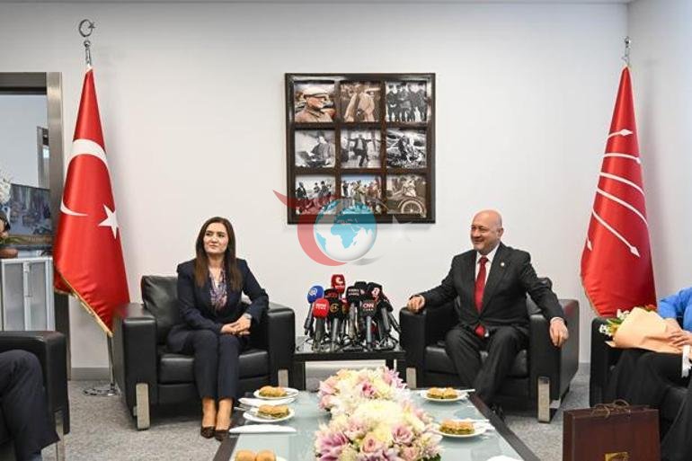 Siyosiy partiyalarning bayram dasturi boshlandi. 3 bayramdan so'ng AK Partiya va CHPdan birinchi tashrif