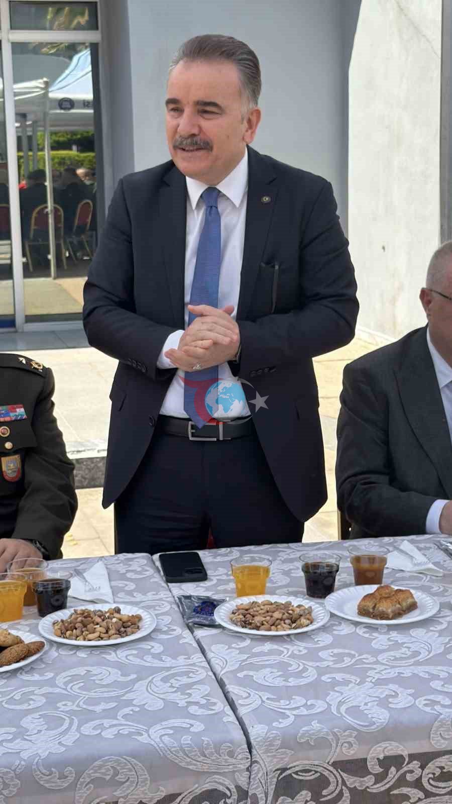 Resmi baýramçylyk dabarasy> Baha bermek </h2> <p> Edremitde geçirilen şular ýaly çäreler jemgyýetçilik gatnaşyklaryny berkitmek taýdan möhüm ähmiýete eýe. Öňümizdäki ýyllarda şol bir joşgun bilen bellenilmegine garaşylýan Gurban baýramy etrapda parahatçylyk we agzybirlik duýgusyny güýçlendirer. </p>
                        </div>

                        <!-- Tags -->
                                                    <div class=