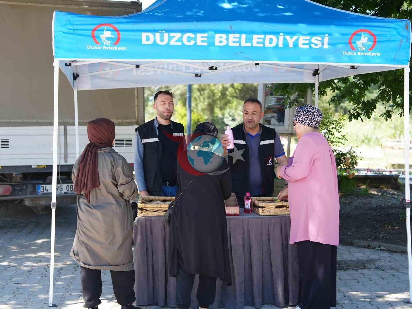 Qəbiristanlıqlarda bayram həmrəyliyi></p><p><img