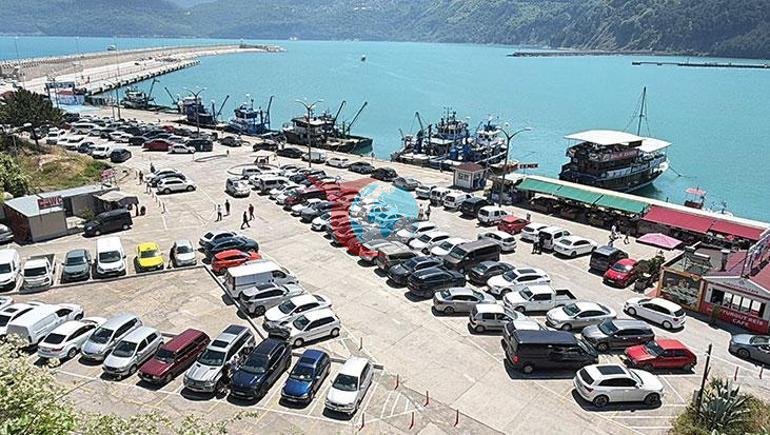 22 kilometrlik vasitə növbəsi Bayramın ikinci günündə tətil edənlərin axın etdiyi şəhər