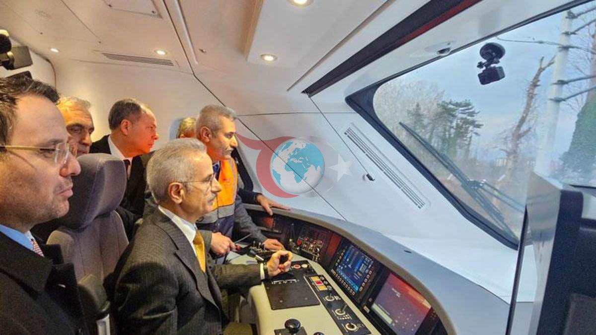 Türkiye'nin Milli Treni 240 km Hıza Ulaştı