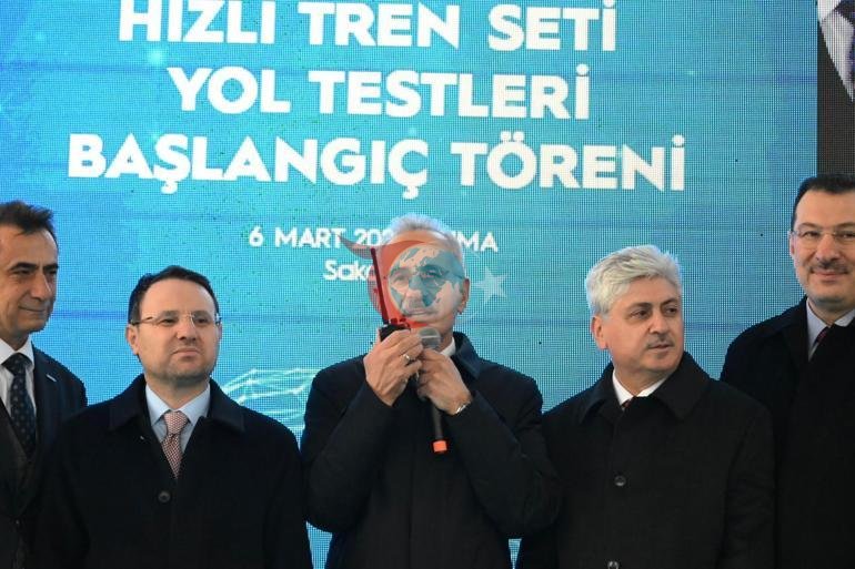 Milli elektrikli hızlı tren saatte 240 kilometreye ulaştı