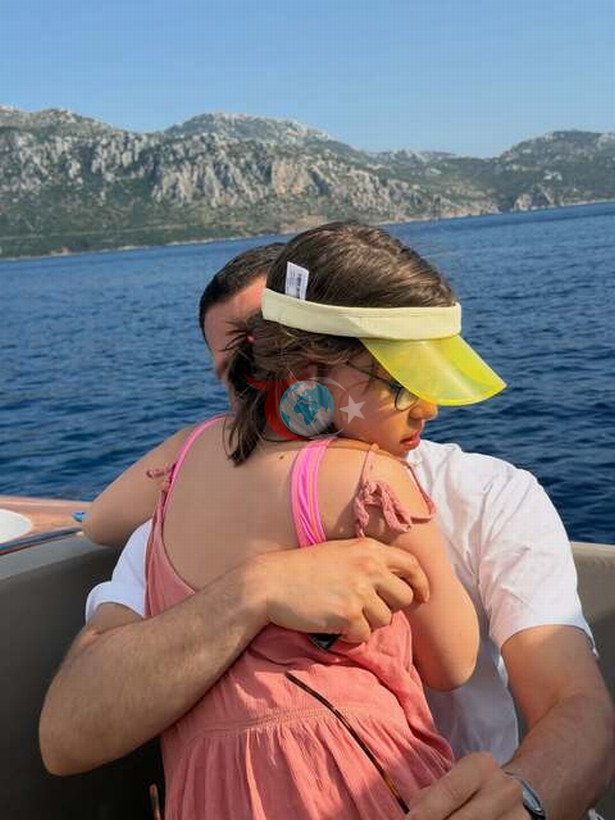 Eski eşler Uraz Kaygılaroğlu ve Melis İşiten'in tatil neşesi