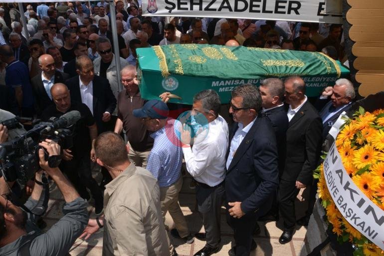 Ozgur O'zelning qayg'uli kuni: Amakisining dafn marosimida qatnashdi
