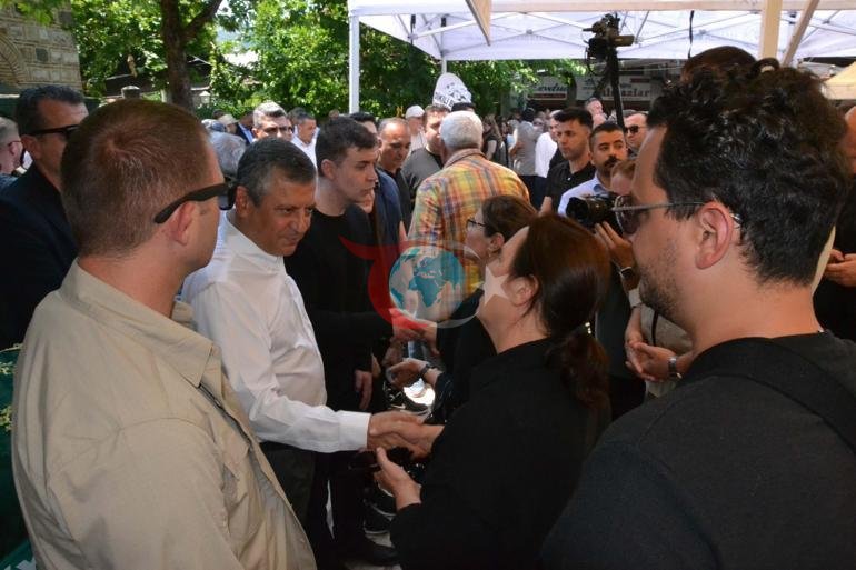 Özgür O'zelning qayg'uli kuni: Amakisining dafn marosimida qatnashdi