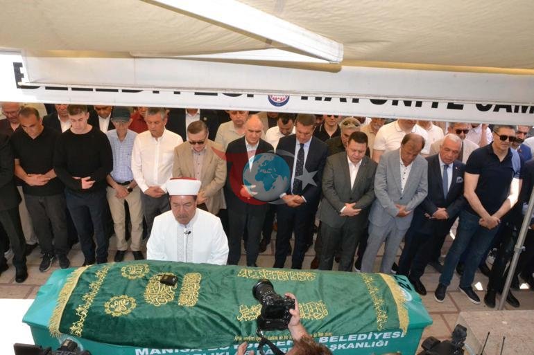 Ozgur O'zelning qayg'uli kuni: Amakisining dafn marosimida qatnashdi