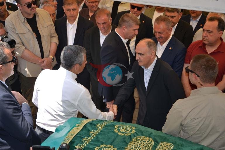 Ozgur O'zelning qayg'uli kuni: Amakisining dafn marosimida qatnashdi