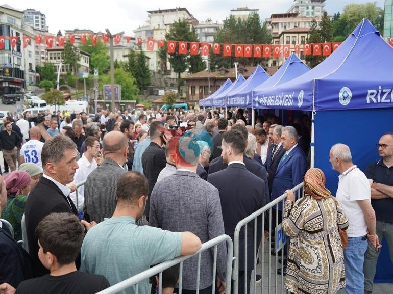 Bakan Bak, memleketi Rizede geleneksel bayramlaşma törenine katıldı