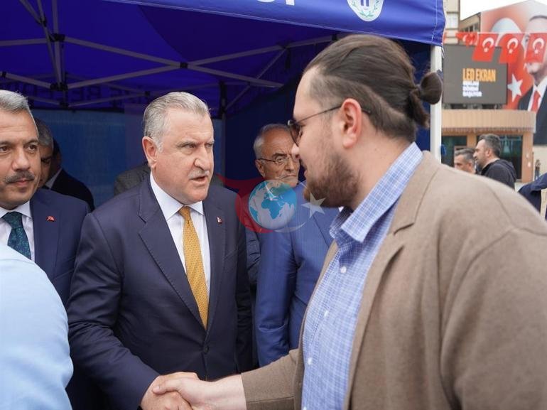 Bakan Bak, memleketi Rizede geleneksel bayramlaşma törenine katıldı