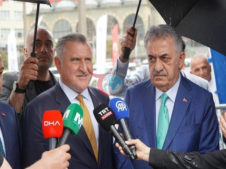 Bakan Bak, memleketi Rizede geleneksel bayramlaşma törenine katıldı