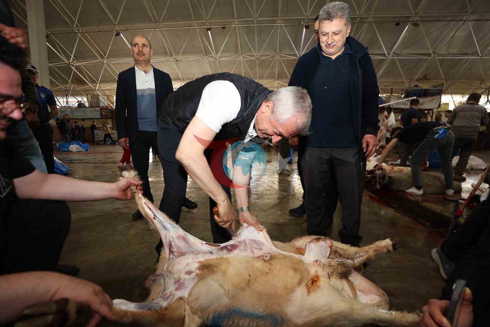 Başkan Tahmazoğlu kurban kesim alanlarını ziyaret etti