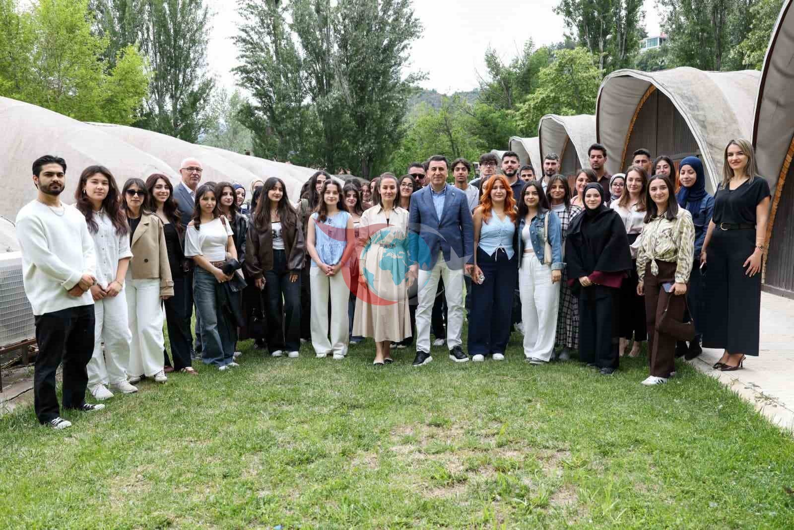 Tunceli Valisi Aygöl, Öğrencilerle Bayram Kahvaltısında Buluştu