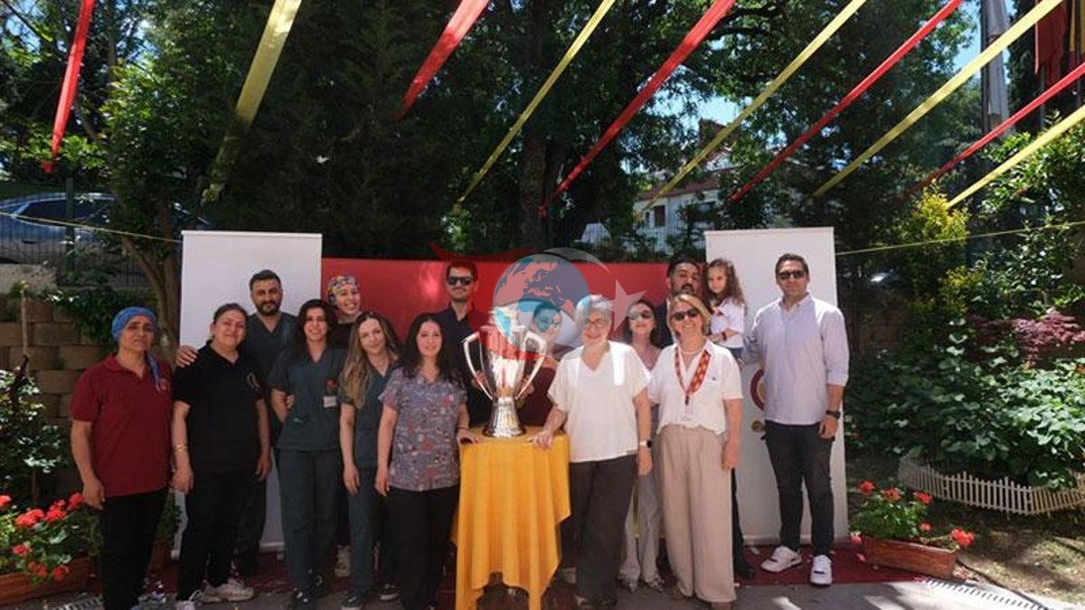 Galatasaraylılar Yurdu'nda Bayram Coşkusu: Şampiyonluk Kupasıyla Buluşma