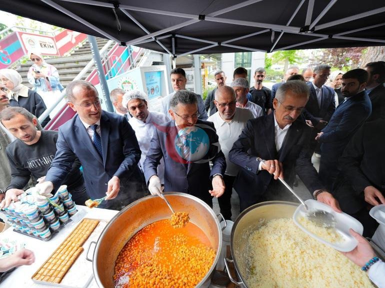 Bakan Uraloğlu memleketi Trabzonda vatandaşlarla bayramlaştı
