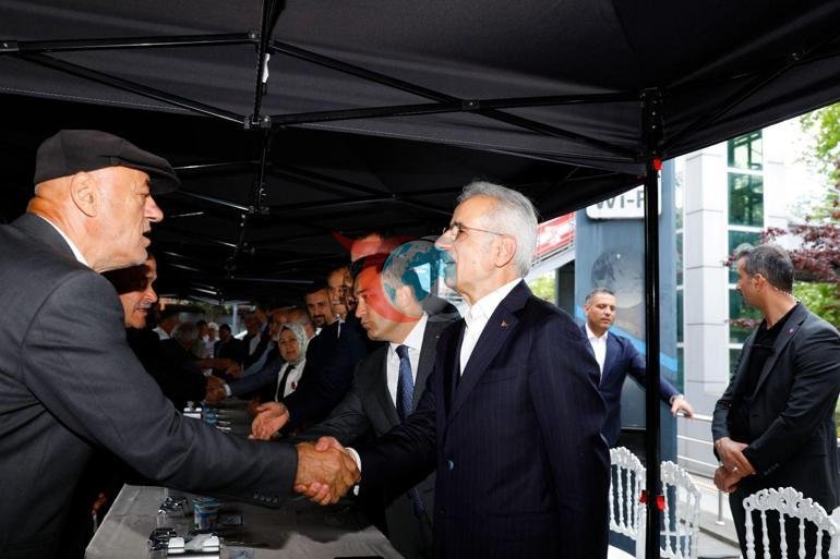 Bakan Uraloğlu memleketi Trabzonda vatandaşlarla bayramlaştı