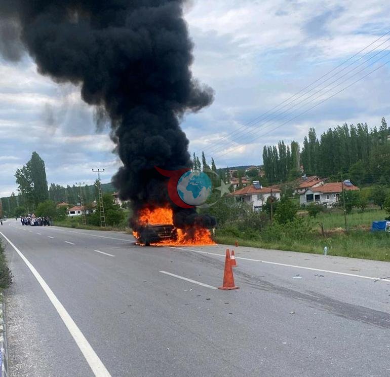 Böyük qəza Toqquşan avtomobil alov topuna çevrildi; baba və nəvəsi həyatını itirdi