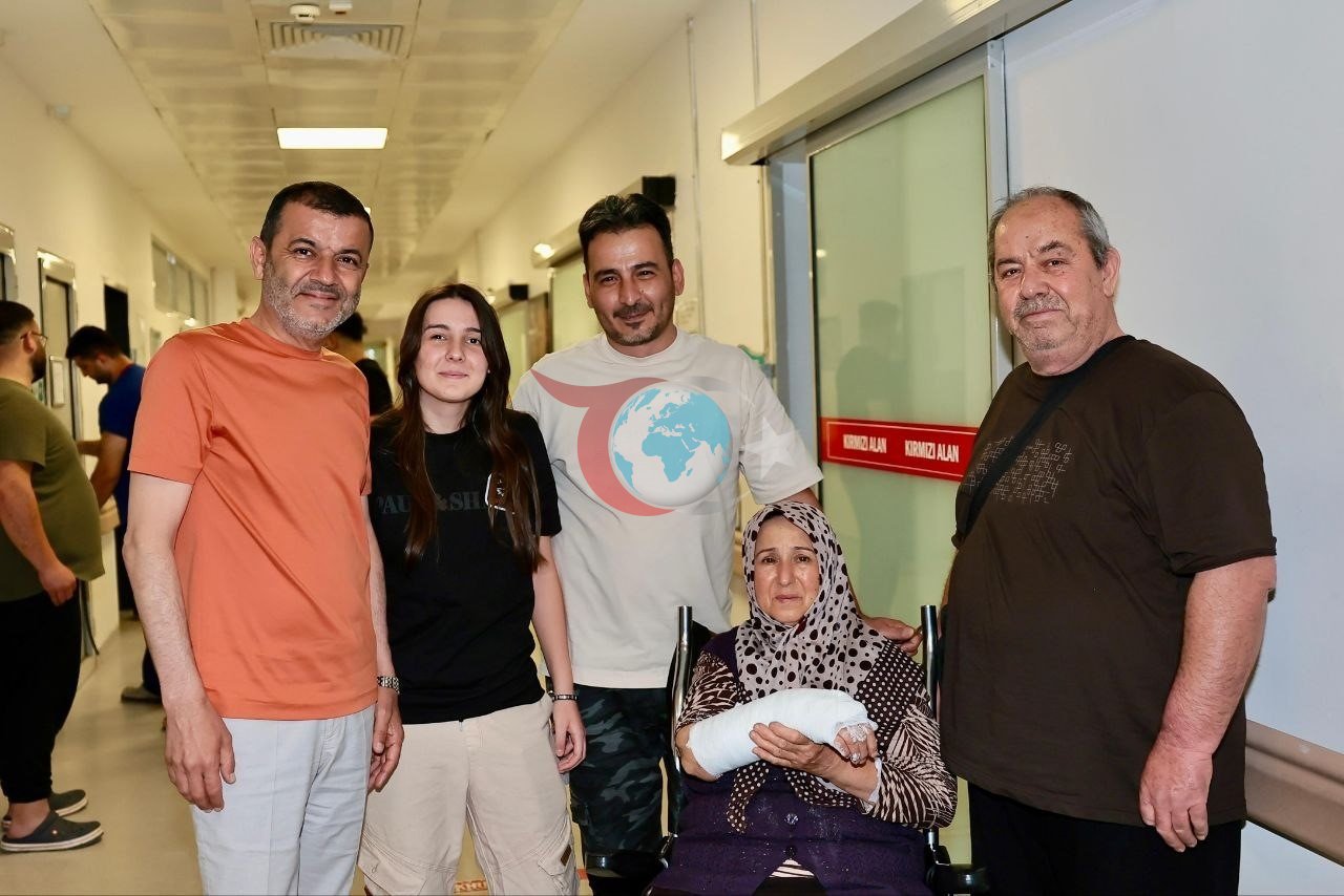 Başkan Çavuşoğlu&rsquo;ndan bayram mesaisindeki personele ve hastalara ziyaret