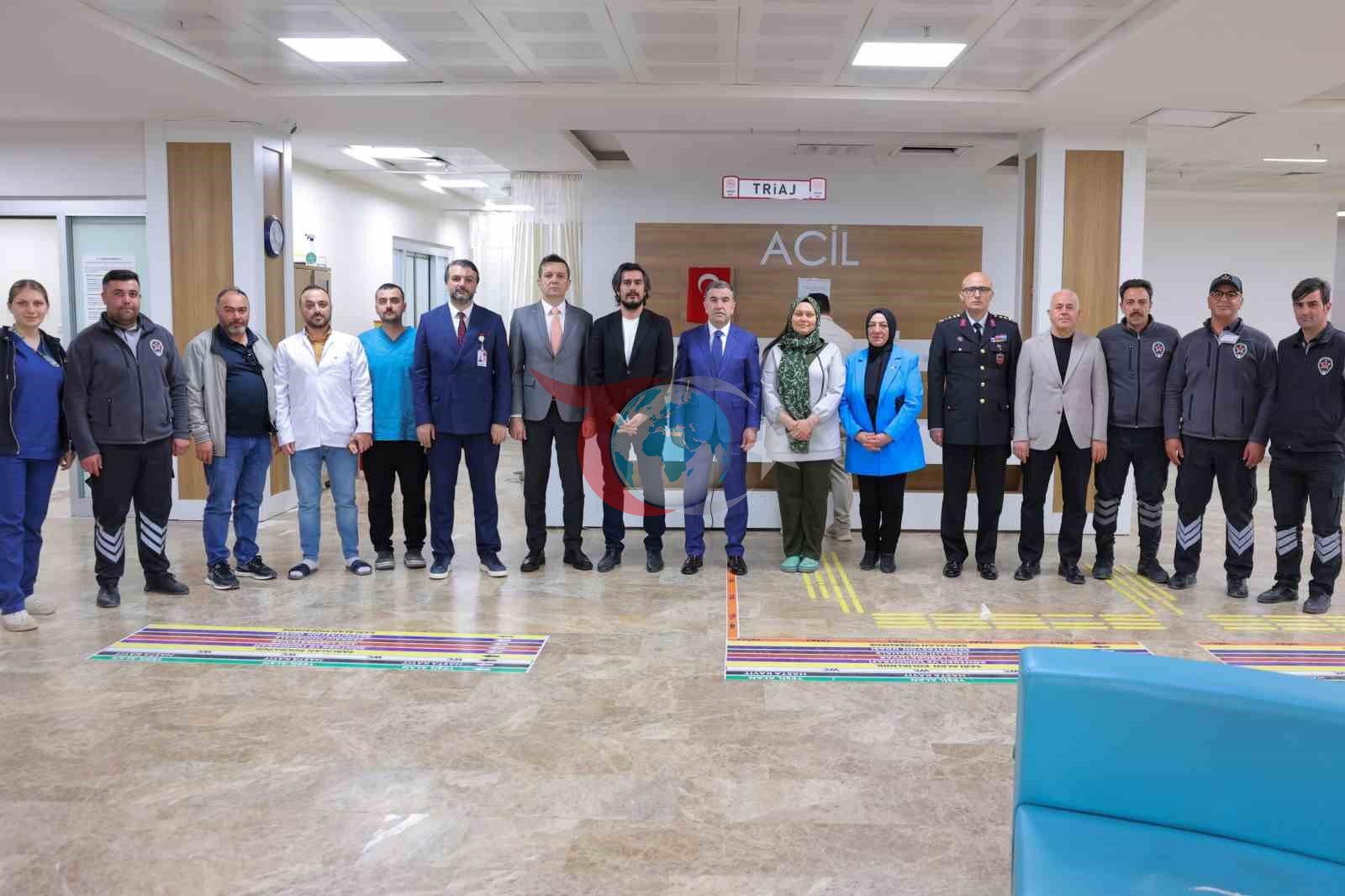 Bayburt bayramı səhiyyə işçiləri və xəstələrlə birlikdə qeyd olundu. Dövr Mesajları</h2><p>Bayburtda səhiyyə sahəsinə edilən bu səfər analoji dəstəyin gələcəkdə də davam edəcəyinə işarə kimi qiymətləndirildi. Qubernator Eldivanın bu cür fəaliyyətinin səhiyyə işçilərinin motivasiyasını artırdığı müşahidə edilib. Bayburtda səhiyyə xidmətlərinin daha da gücləndirilməsi məqsədi daşıyır.</p>
                        </div>

                        <!-- Tags -->
                                                    <div class=