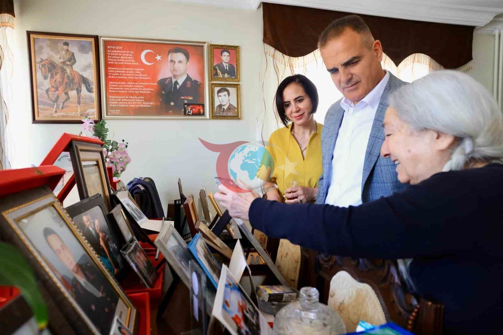 Vali Akbıyık şəhid ailəsini də unutmadı.
                        </div>

                        <!-- Tags -->
                                                    <div class=