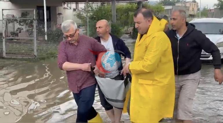 Hatay və Osmaniyedə leysan və dolu həyatı iflic etdi. Yollar çökdü, evləri su basdı, 
