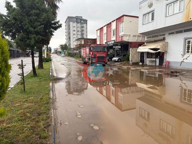 Hatay ve Osmaniye’de sağanak ve dolu hayatı felç etti Yollar çöktü, evleri su bastı, dereler taştı