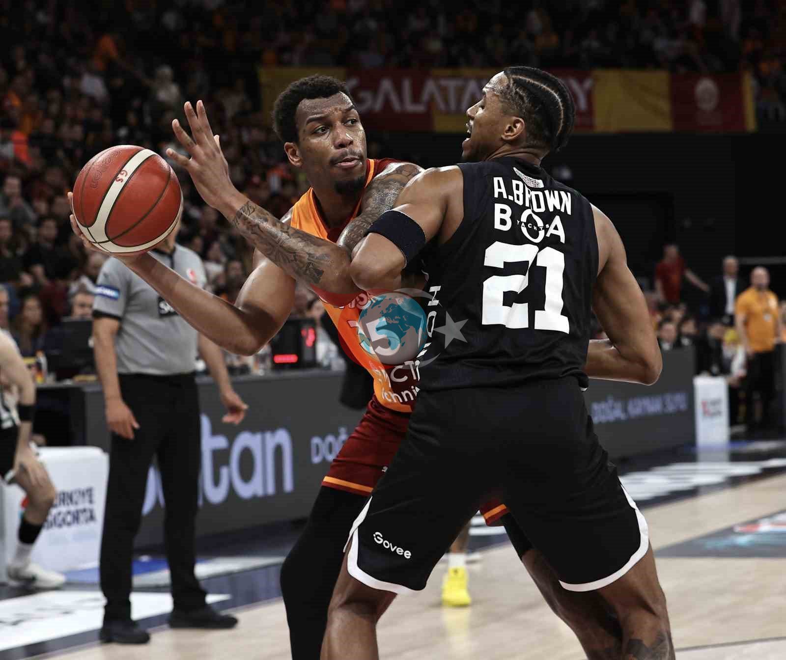 Beşiktaş ile Galatasaray yarı final için parkeye çıkacak