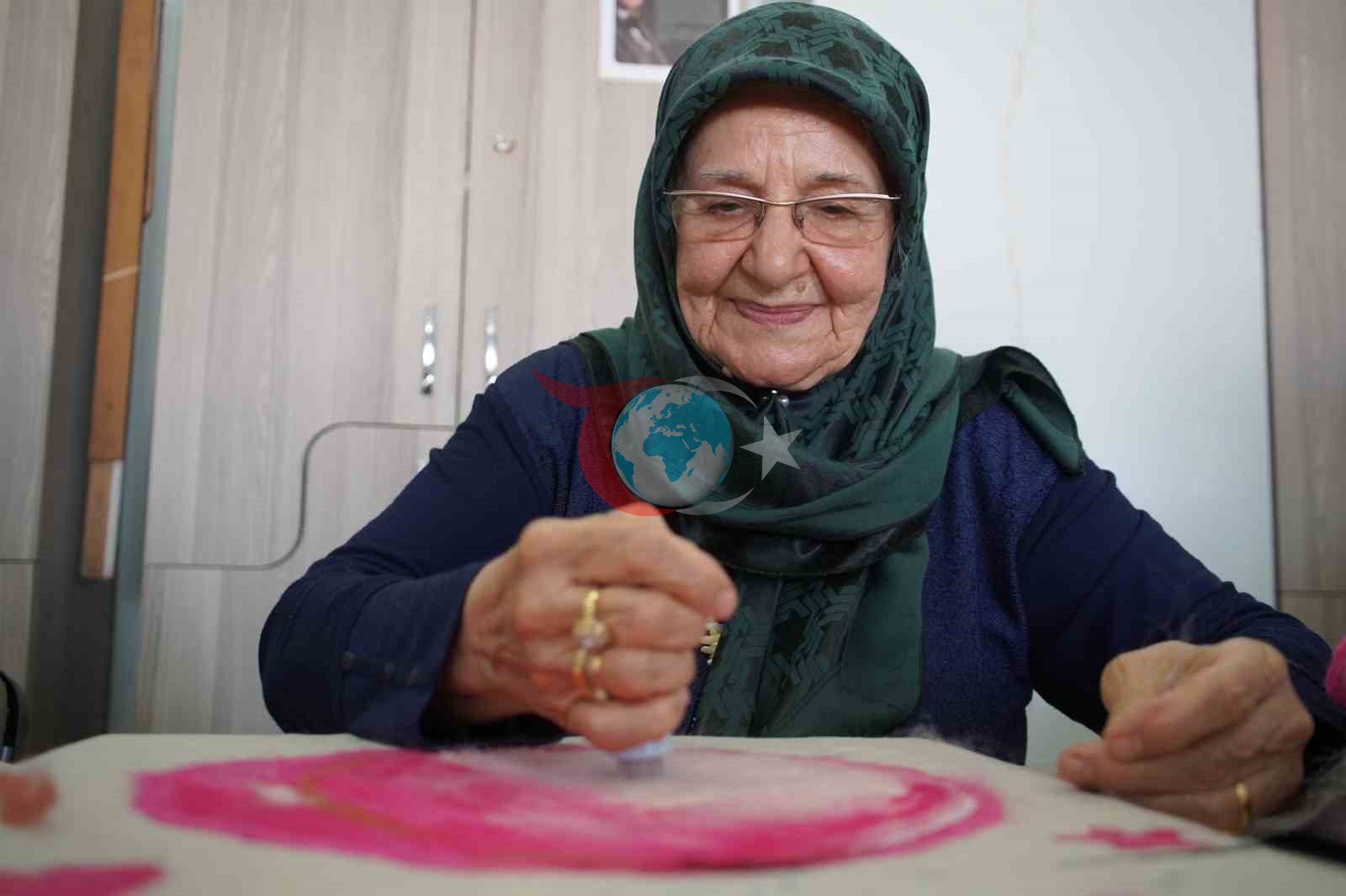 Sanat Tutkusuyla Hayatını Yeniden Şekillendiriyor