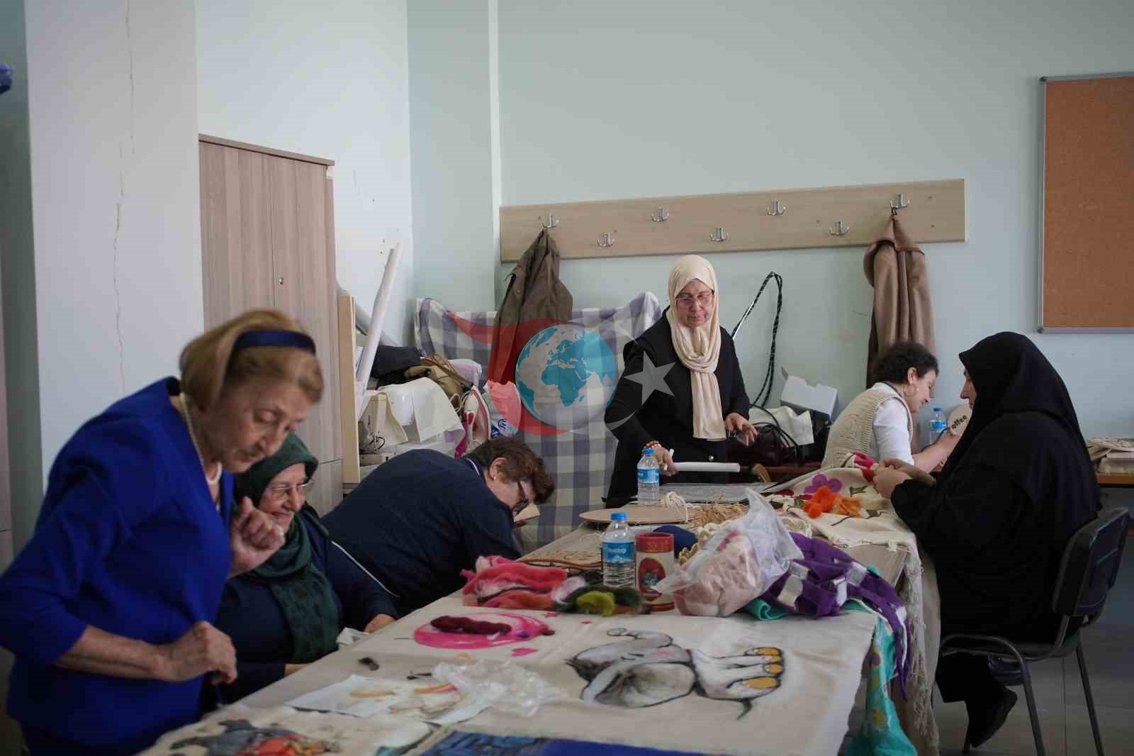 Yaşlı kadın gençlik hayalini gerçekleştiriyor