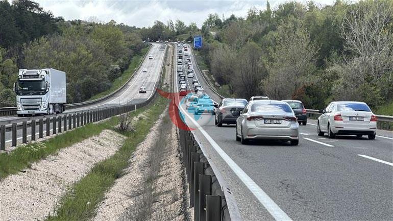 Bayram dönüşü yoğunluğu başladı Trafik, yer yer durma noktasına geldi