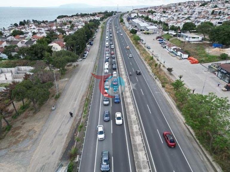 Bayram dönüşü yoğunluğu başladı Trafik, yer yer durma noktasına geldi