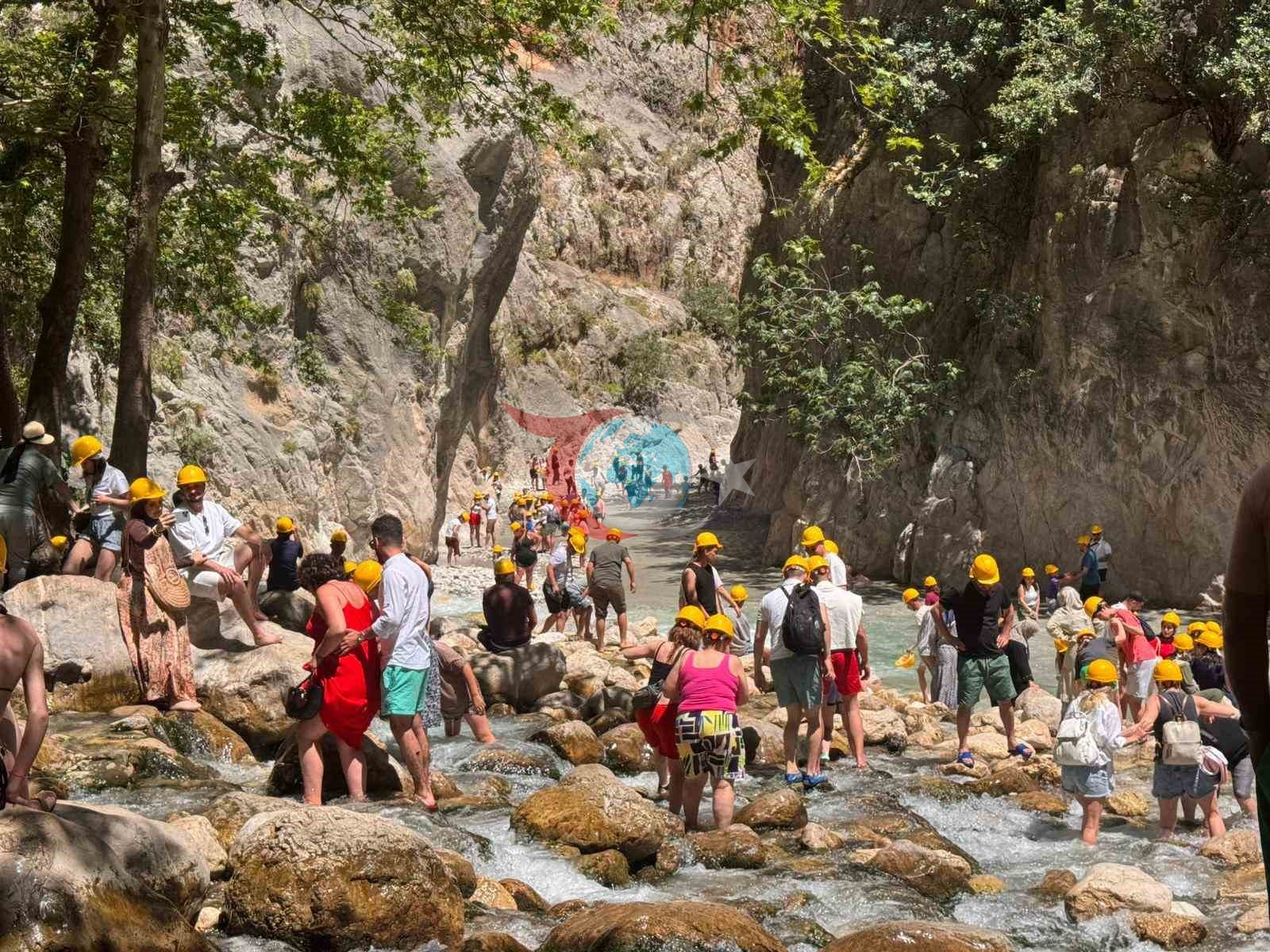 Saklıkent Kanyonu'nda Bayram Yoğunluğu Zirve Yaptı