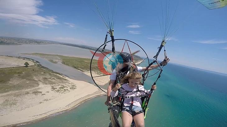 Saros Körfezi'nde Paramotor Heyecanı: Turistlerin Yeni Gözdesi
