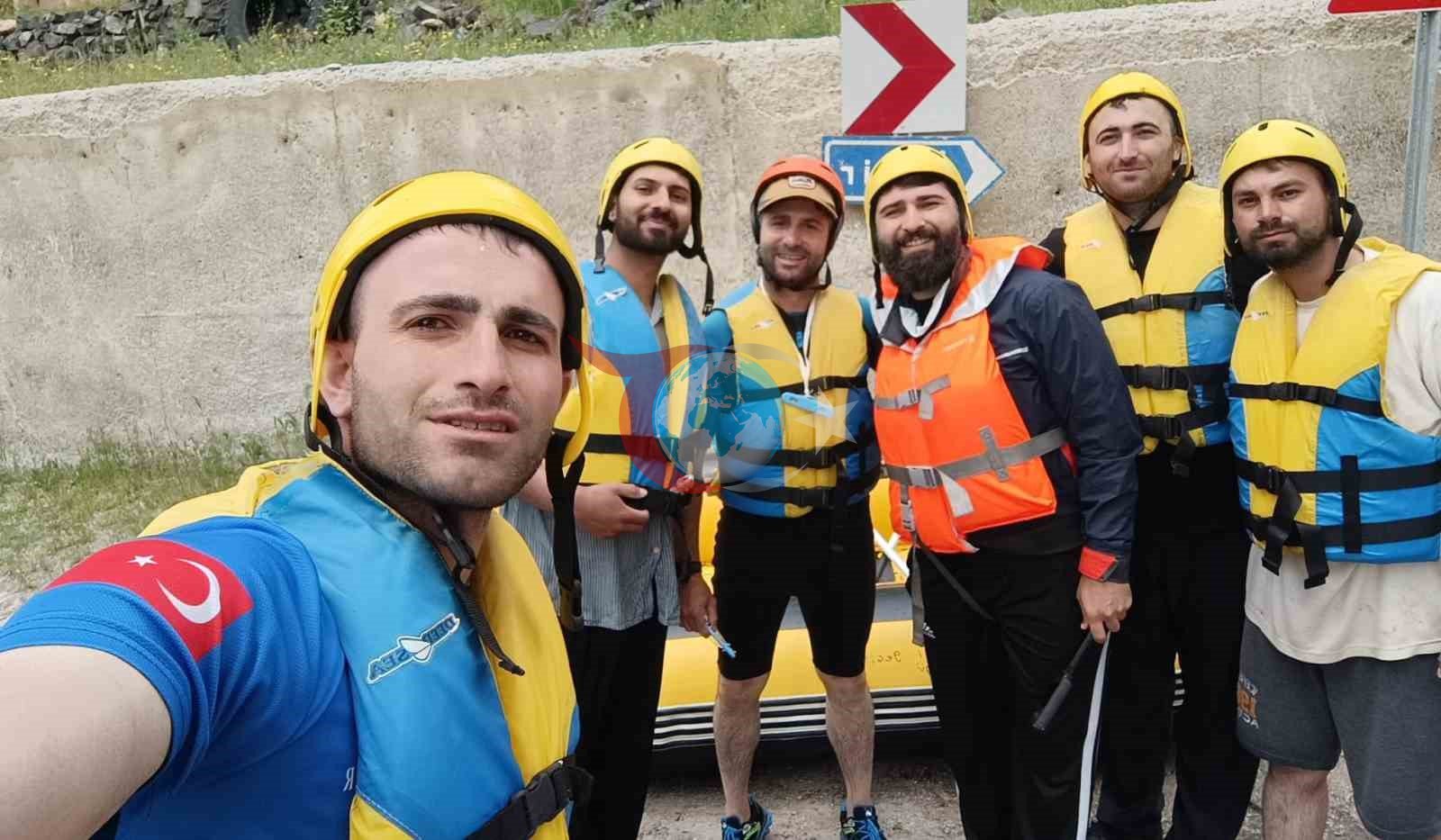 Çburuğdan gələn gənclər Çburuğun sularında son sıraya çıxdılar. bayram günü