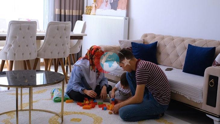 Depremzede Aile Yeni Evlerinde Bayram Sevinci Yaşadı