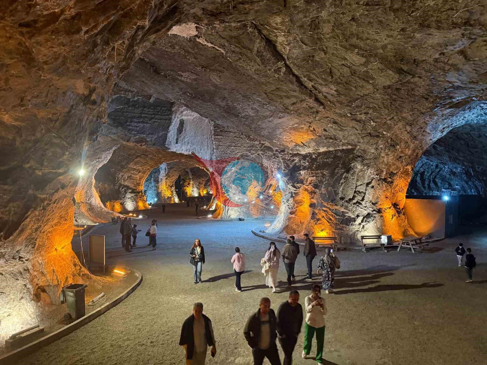 Tuzluca'nın Şifalı Mağaraları Bayramda Ziyaretçi Akınına Uğradı