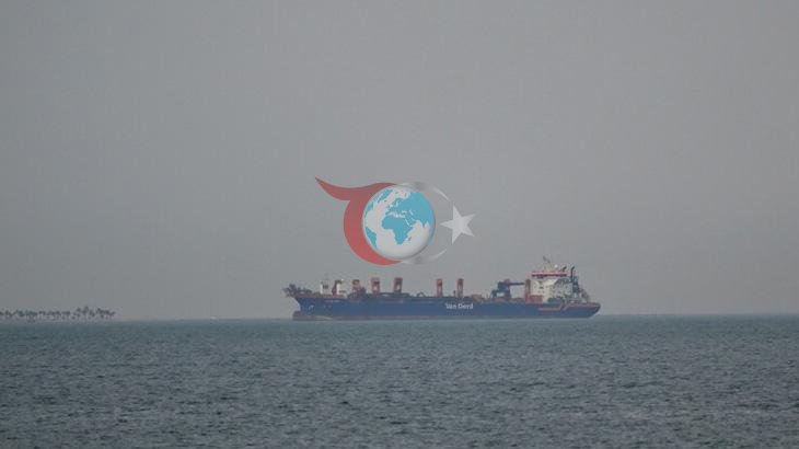 İran'dan Hürmüz Boğazı'nda Güvenlik Uyarısı: İzin Şart
