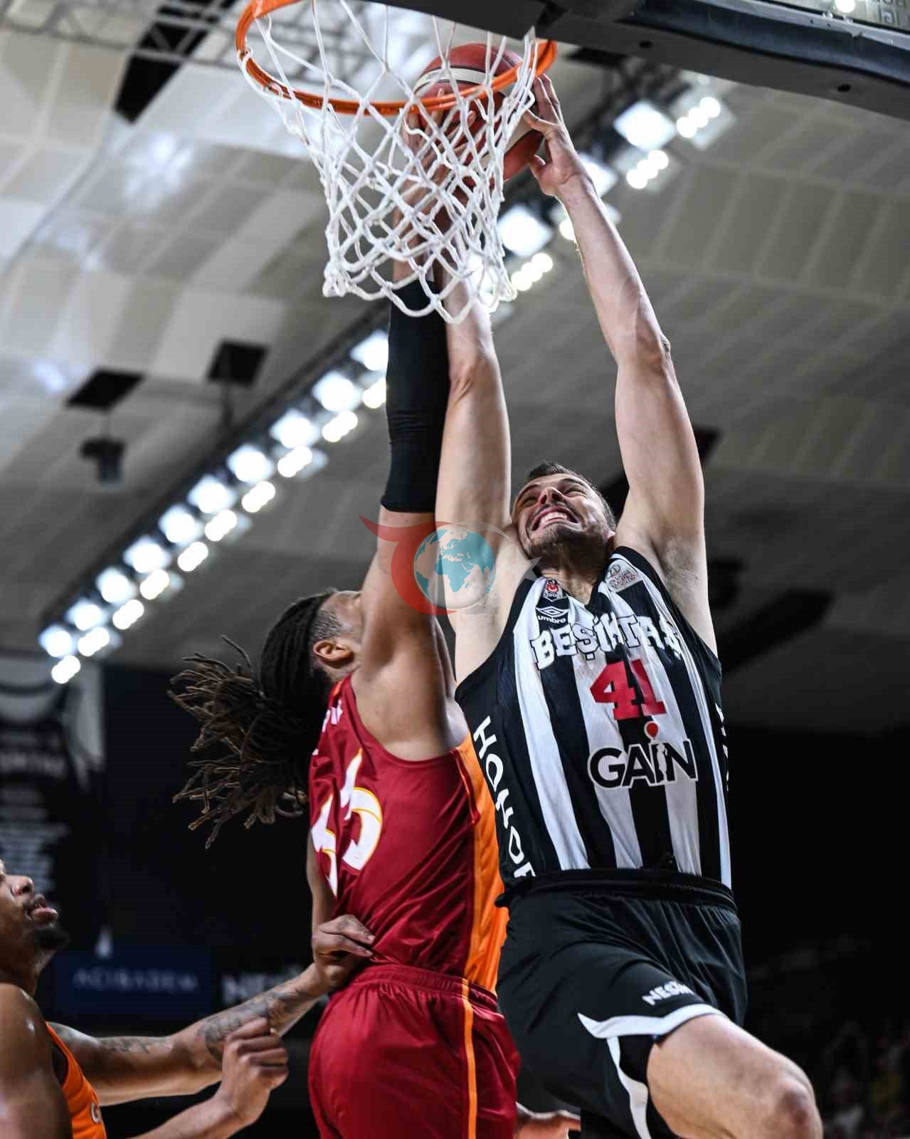 Beşiktaş, Galatasaray'ı Geçerek Yarı Finale Yükseldi