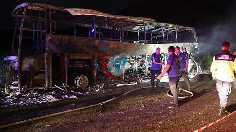 Dənizlidə sərnişin avtobusu baryerlərə çırpılaraq yandı. 3 nəfər ölüb, 20 nəfər yaralanıb. width=