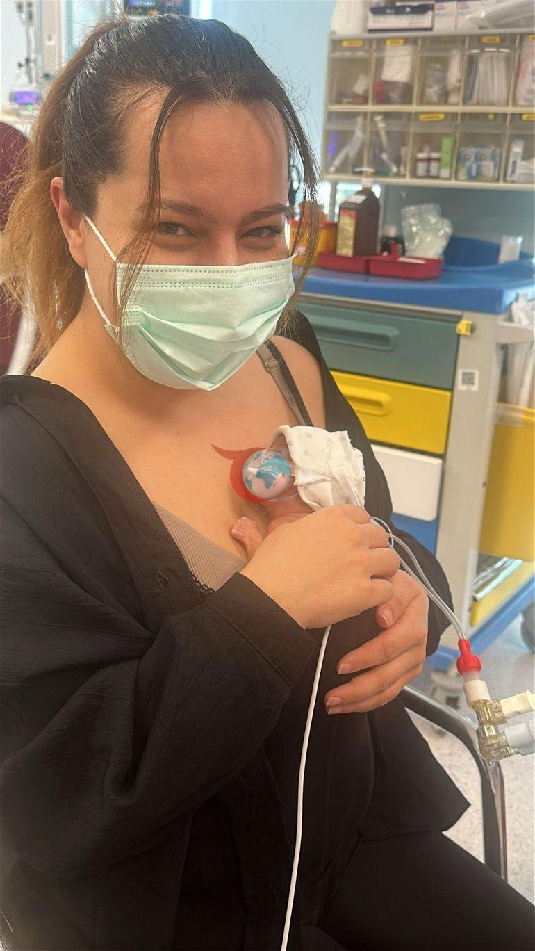 Mucize bebek Leyloş, kep ve cübbeyle taburcu oldu: Küçücüktü, tutamadım bile
