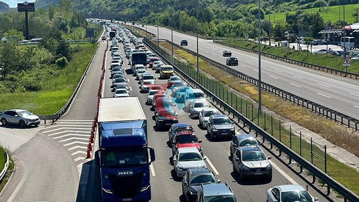 Bayram Tatili Sonrası Trafikte Dönüş Yoğunluğu Devam Ediyor