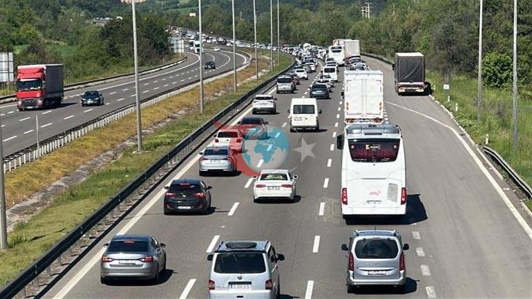 Tatilin son günü yollarda dönüş yoğunluğu sürüyor