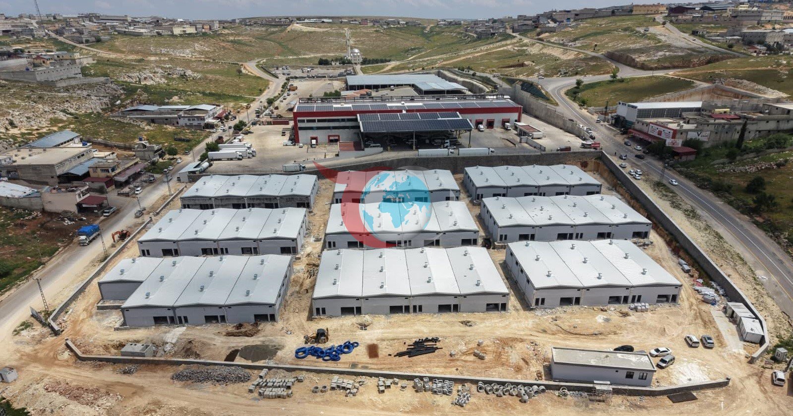 Başkan Şahin, Gazi Konut tarafından yapılan yeni Adakçılar Sitesi&rsquo;ni inceledi