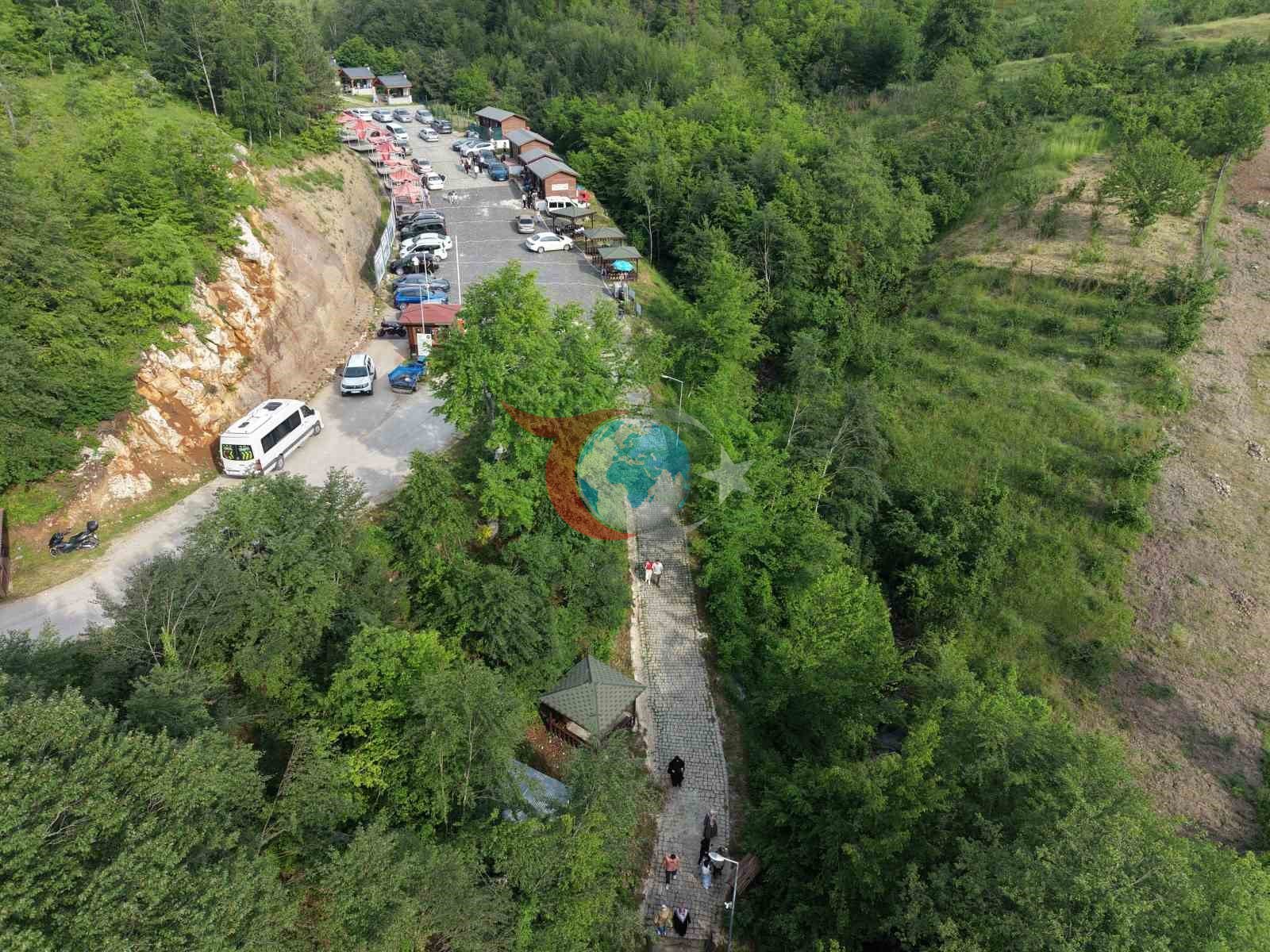 Düzce'deki Sarıkaya Mağarası Ziyaretçi Akınına Uğruyor